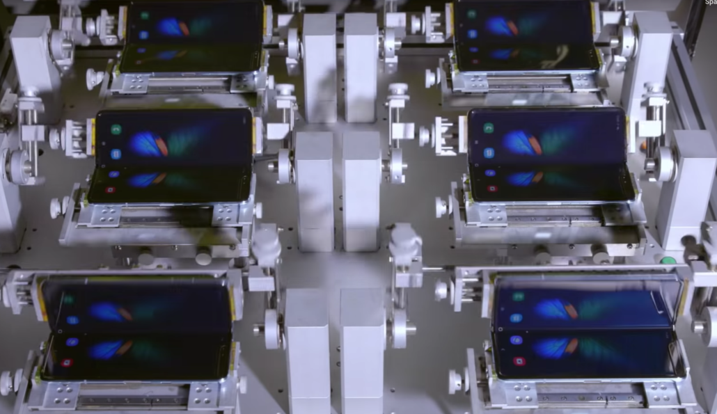 Um die Stabilität des Samsung Galaxy Fold zu gewährleisten, macht Samsung einen intensiven Falt-Test.