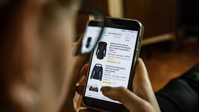 Mobiles Shopping wird immer beliebter. Bezahldienste aus China machen dem europäischen Markt mehr und mehr Konkurrenz.