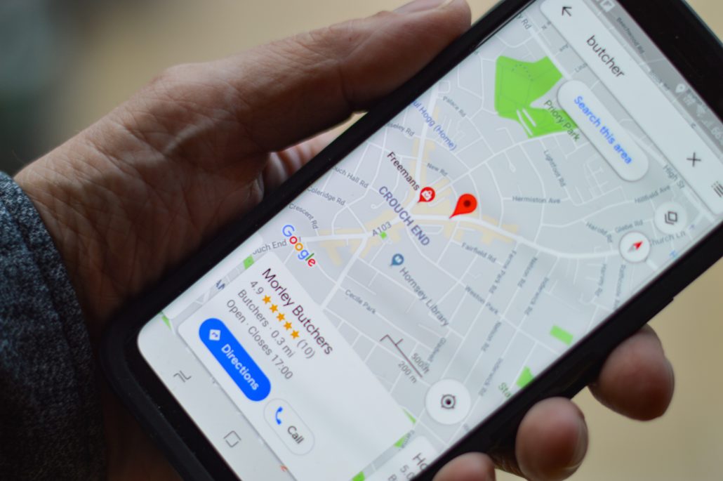 Google Maps intensiviert die Integrierung des Öffentlichen Personennahverkehrs (ÖPNV). Es gibt bereits zahlreiche Navigationshilfen für Pendler. Neu ist nun, dass Google Maps auch die Auslastung der Verkehrsmittel als Info angeben wird.